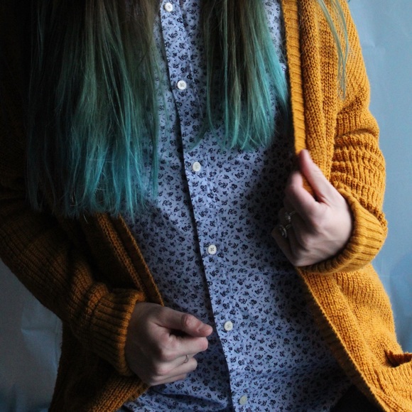 Rustic Yellow Cardigan - Long sleeve with pockets - Picture 3 of 5